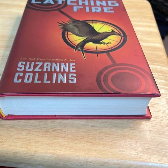 New Hardcover Book Catching Fire Suzanne Collins - Picture 4 of 7